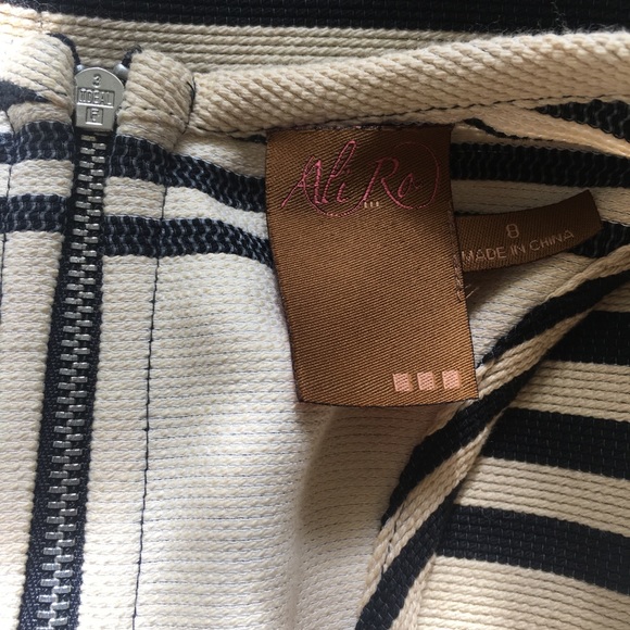 Ali Ro Striped Scoop Neck Sleeveless Shift Dress - Picture 5 of 7